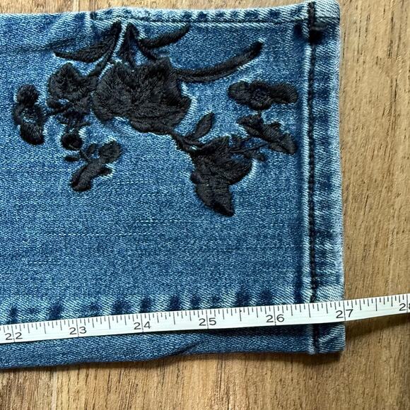 Lucky Brand Crop Jeans Women’s 2 Blue Denim Floral Embroidery Boho 27 Inseam - Picture 10 of 10